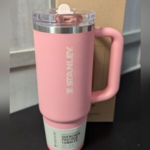 New STANLEY Quencher H2.0 Flowstate Tumbler cup 30oz Pink Mesa 2025